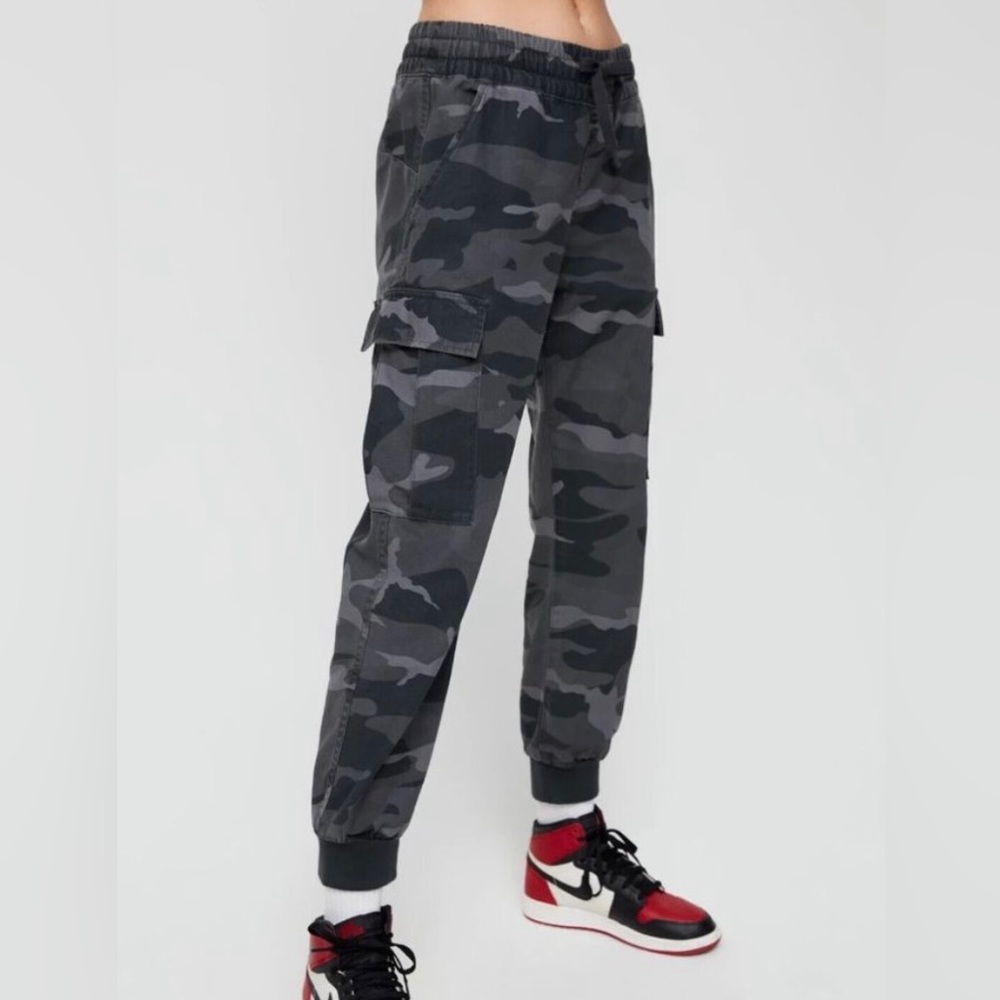 Tna Aritzia Camo Twin Falls Cargo Pants Joggers Xxs G… Gem